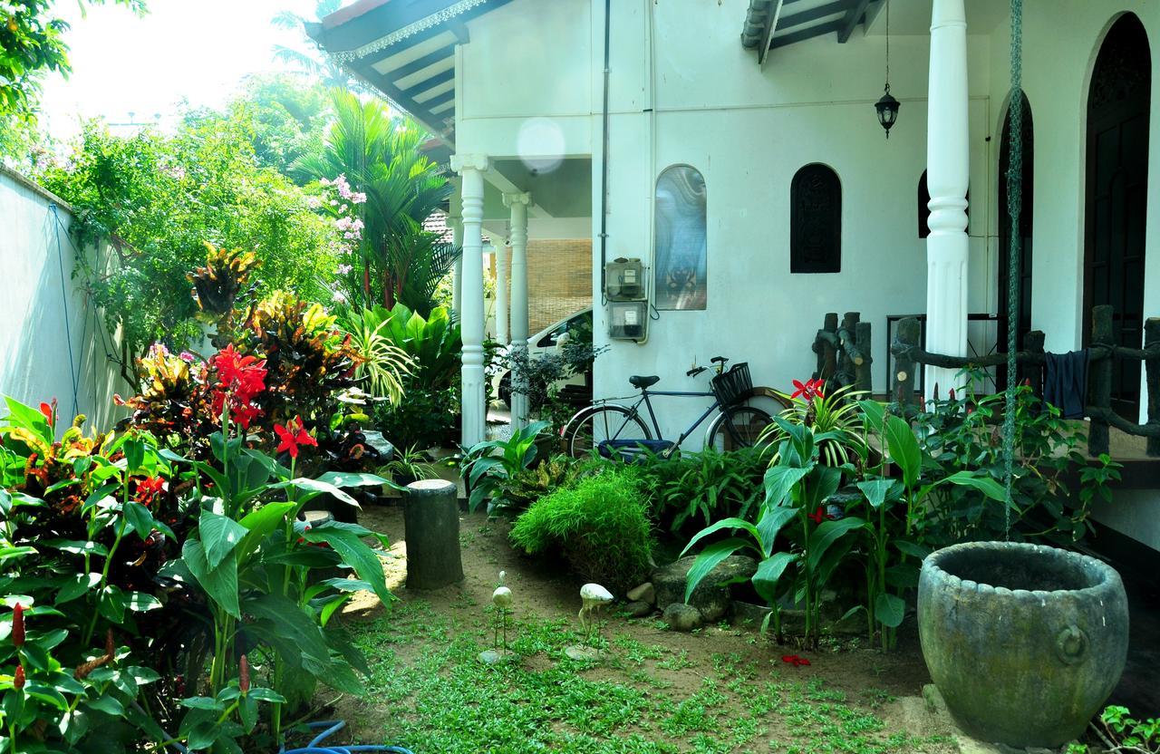 Angel Rest Hotel Mirissa Bagian luar foto