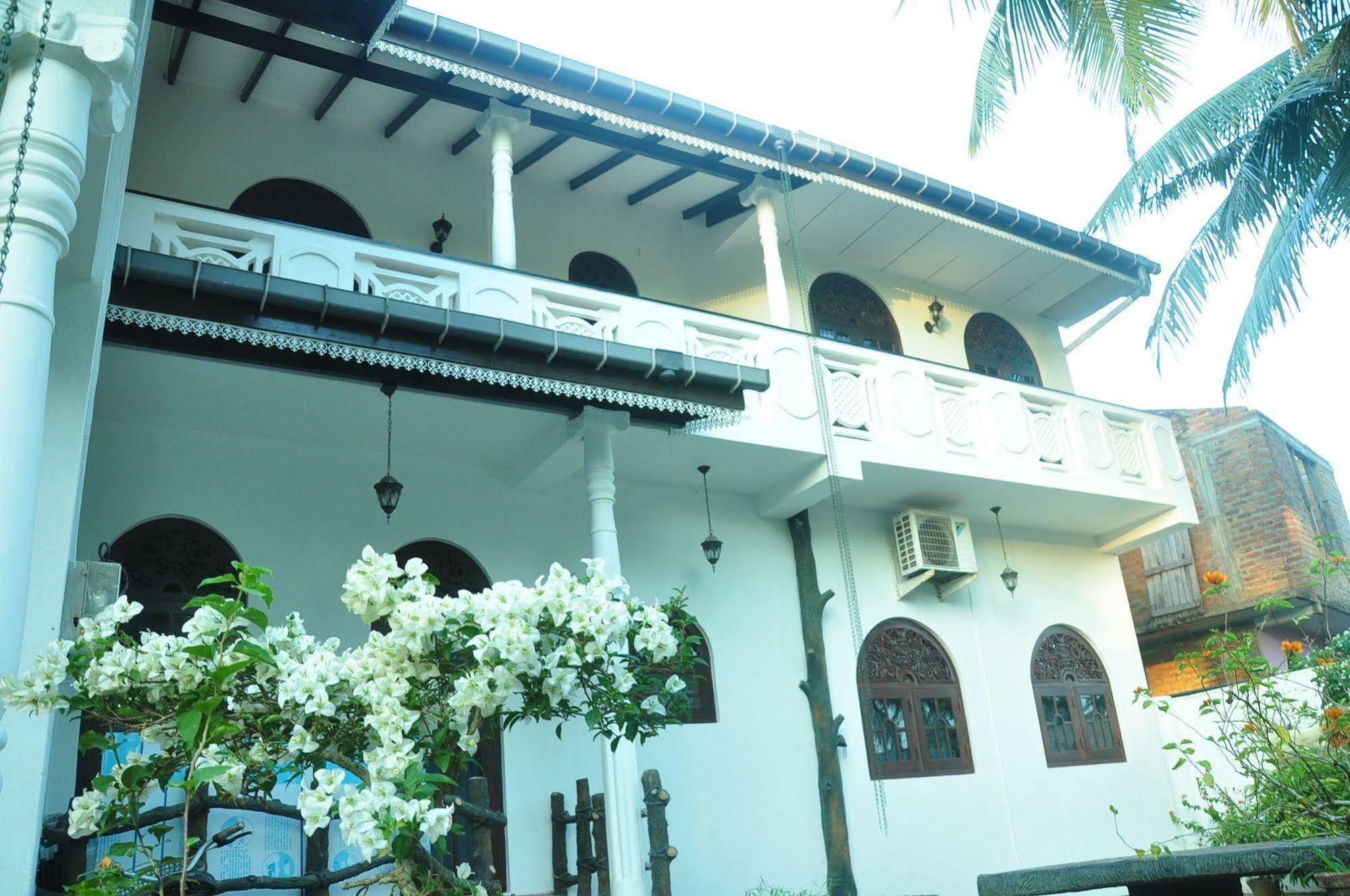 Angel Rest Hotel Mirissa Bagian luar foto