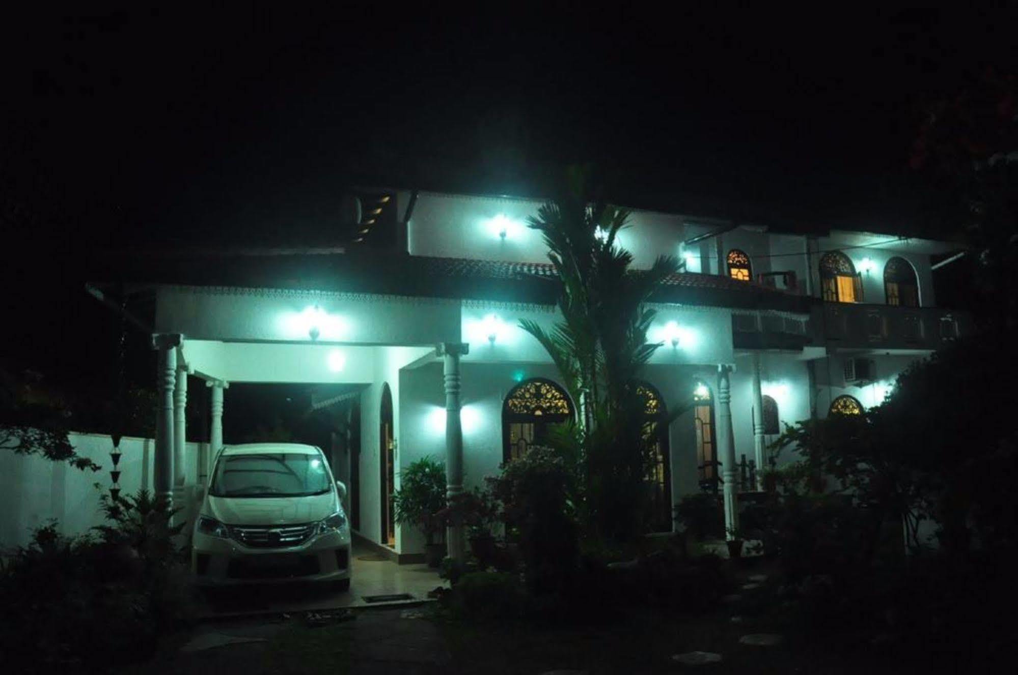 Angel Rest Hotel Mirissa Bagian luar foto